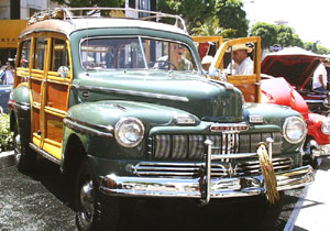 Concours on Rodeo 2001 - 1946 Mercury 4 x 4 Woody Wagon